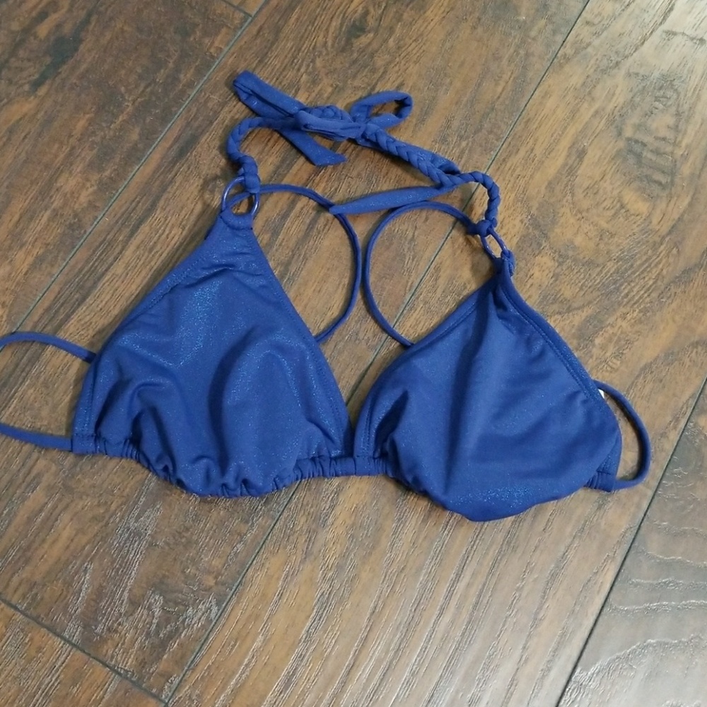 Bikini - Picture 2 of 4